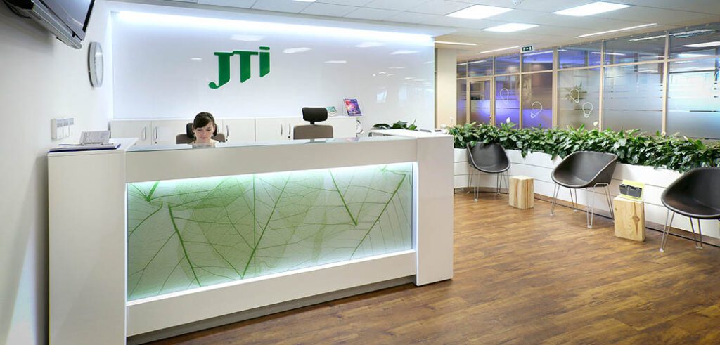 Philip Morris и JTI внесли в перечень международных спонсоров войны