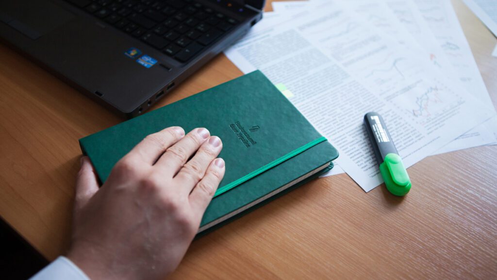 блокнот с логотипом НБУ