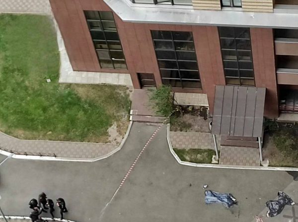 В Киеве брат с сестрой выпали с балкона 24 этажа1