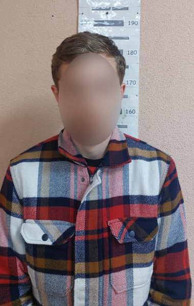 В Киеве двое мужчин из-за обиды на соседа повредили восемь припаркованных авто3