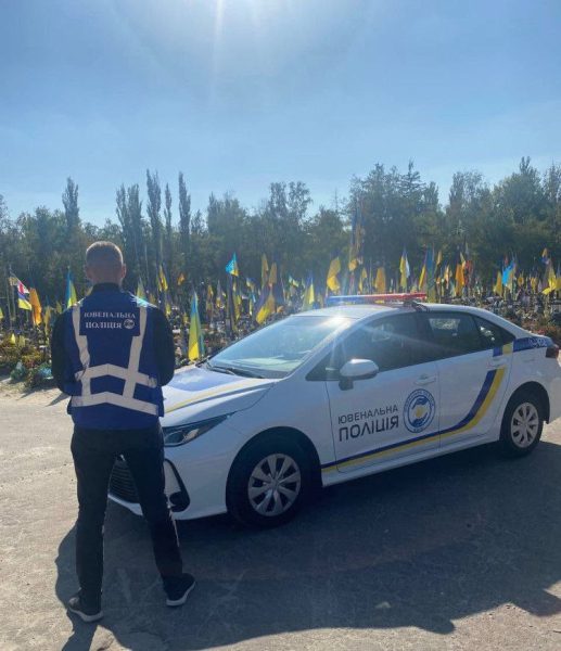 В Киеве подростки ради развлечения обворовывали могилы павших военных5