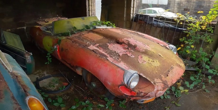 Jaguar E-Type Jaguar E-Type, MG B, Jaguar Mark 2, заброшенные авто, ретро авто