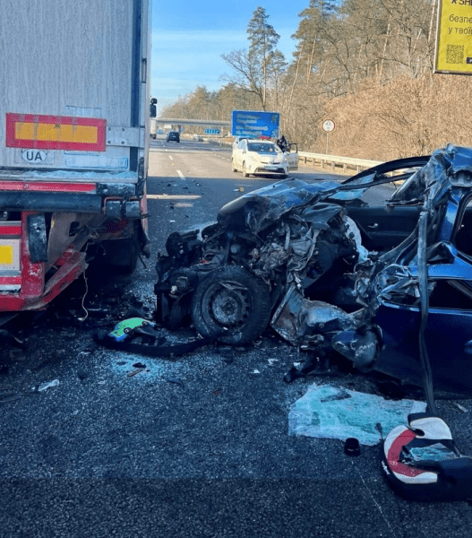 В ДТП на выезде из Киева погибли супруги, двое детей травмированы1