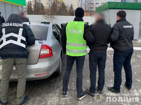 В Киеве чиновник коммунального предприятия требовал взятку в полмиллиона1