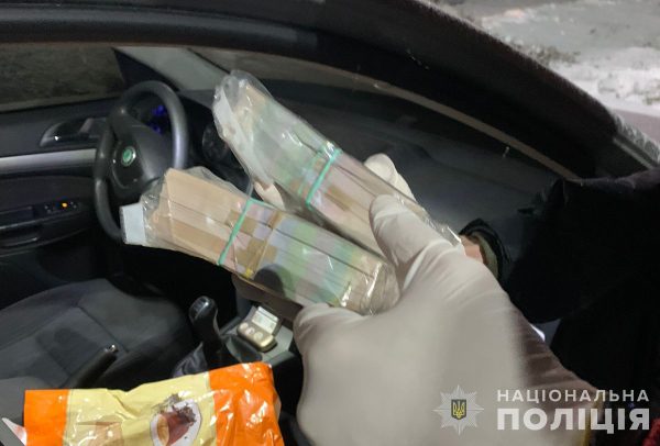 В Киеве чиновник коммунального предприятия требовал взятку в полмиллиона2