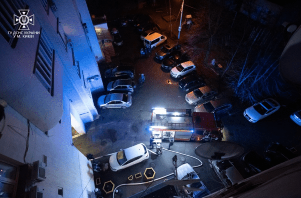 В Киеве во время пожара в многоэтажке погиб мужчина, он выпрыгнул из окна2