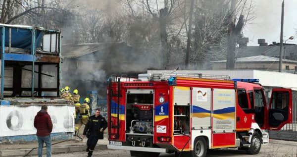 Пожар возле киностудии им. Довженко в Киеве: в ГСЧС сообщили подробности0