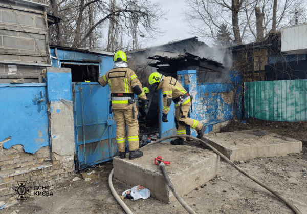 Пожар возле киностудии им. Довженко в Киеве: в ГСЧС сообщили подробности1