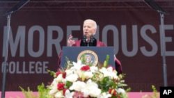 Байден выступил перед выпускниками Морхаус-колледжа в Джорджии0