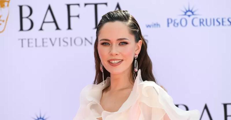 Наряды звезд на BAFTA TV Awards: Юлия Санина в Valery Kovalska, Элизабет Дебики в Armani Prive