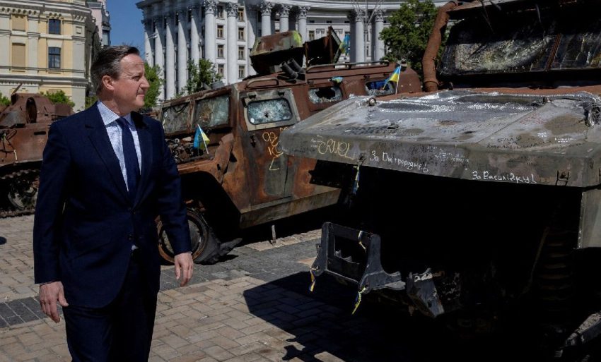 Песков назвал эскалацией слова Кэмерона о применении британского оружия против целей в РФ