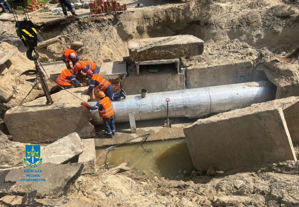 Правоохранители принялись расследовать неоднократные прорывы трубопровода возле Ocean Plaza в Киеве6