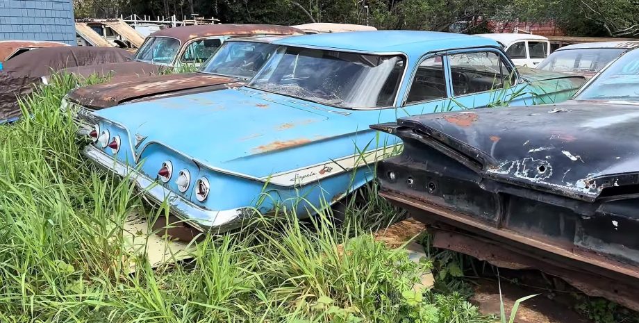 Раритеты на заднем дворе: в США обнаружили кладбище старинных авто (видео)