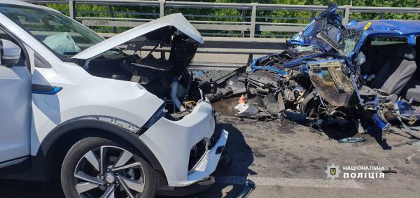 В Киеве в жуткой аварии погибла полуторагодовалая девочка, а беременная женщина и мужчина - в тяжелом состоянии4