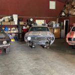 В старом гараже обнаружили заброшенную коллекцию редких американских спорткаров 60-х (фото)