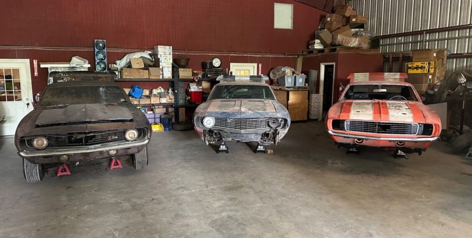 В старом гараже обнаружили заброшенную коллекцию редких американских спорткаров 60-х (фото)