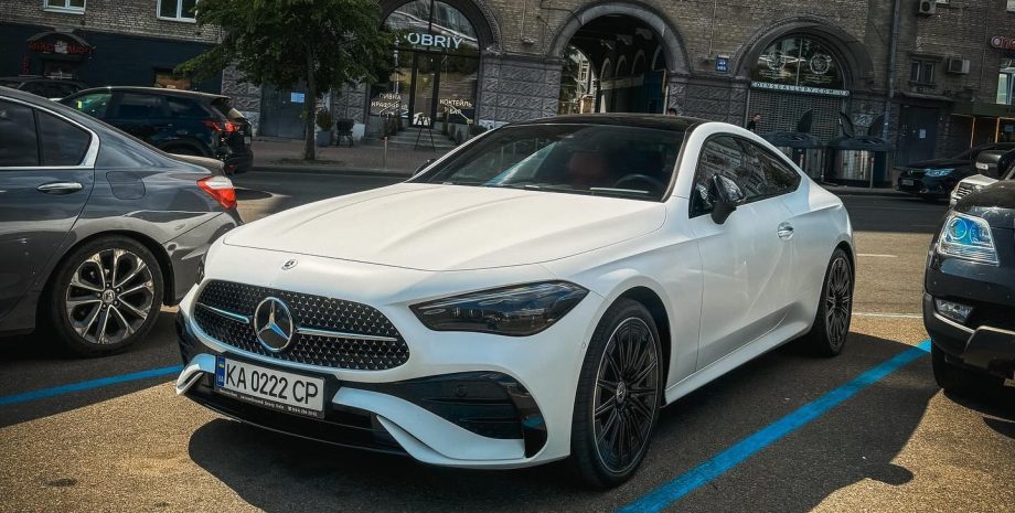 В Украине появился новейший элегантный спорткар Mercedes-Benz (фото)