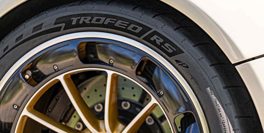 Общаются с автомобилем: Pirelli начали выпуск "умных" шин (фото)