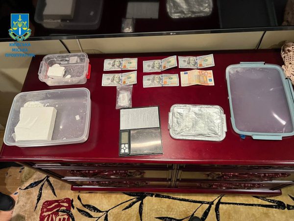 Правоохранители разоблачили женщину, которая пересылала по почте в Киев пылесос, начиненный кокаином3