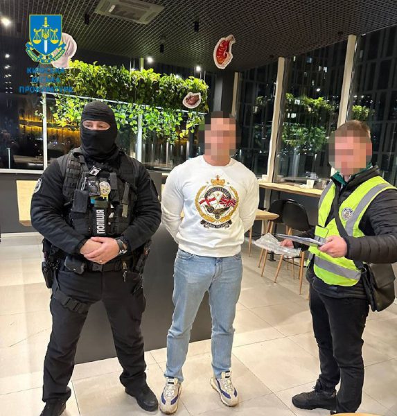 Правоохранители разоблачили женщину, которая пересылала по почте в Киев пылесос, начиненный кокаином2