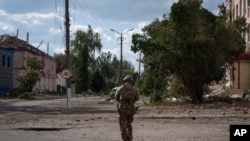 Украинский военный в Судже, Курская область. Август 2024 г.