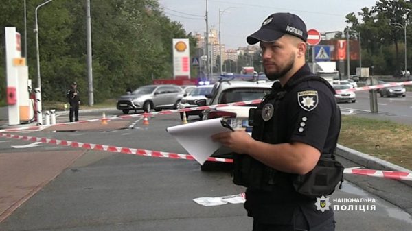 В Киеве мужчина с ружьем застрелил человека на заправке, преступник уже задержан2