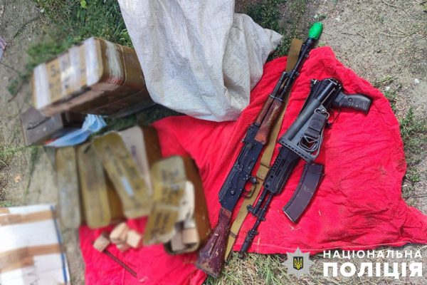В Киеве перекрыли канал сбыта оружия и взрывчатки: изъят арсенал на 1,7 млн грн2