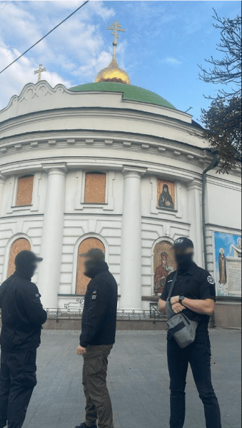 В мужском монастыре УПЦ МП в Киеве правоохранители проводят обыски, — СМИ1