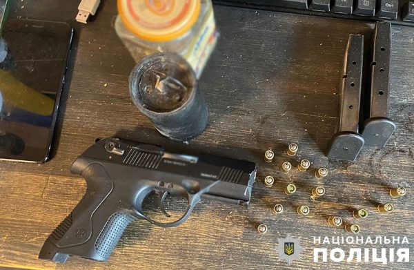 Житель Киева хранил дома оружие и боеприпасы1