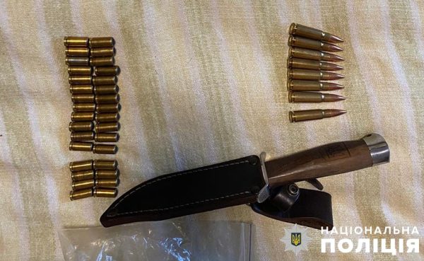 Житель Киева хранил дома оружие и боеприпасы2