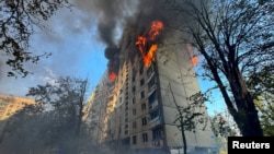 Многоэтажное здание, в которое попала российская бомба (архивное фото)