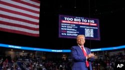 Харрис и Трамп пытаются склонить на свою сторону неопределившихся избирателей2