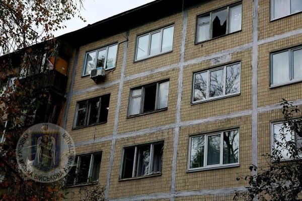 КГВА показала последствия падения обломков в Подольском районе Киева4