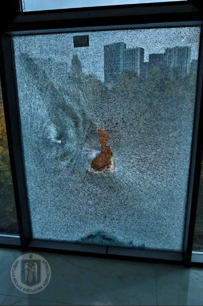 КГВА показала последствия падения обломков в Подольском районе Киева1