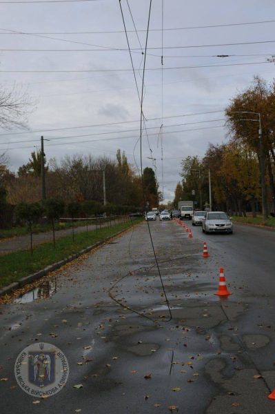 КГВА показала последствия падения обломков в Подольском районе Киева6