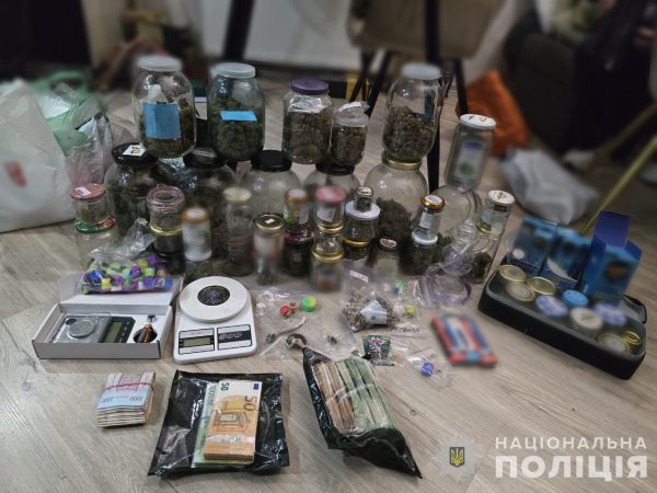 Маскировали кокаин в упаковки с кофе: в Киеве перекрыли контрабандный канал поставки наркотиков1