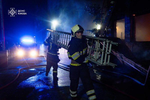 В центре Киева вспыхнул масштабный пожар5