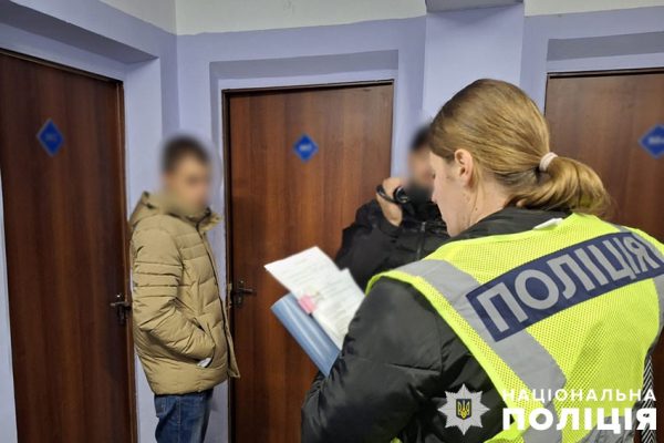 В Киеве задержали 16-летнего поджигателя Укрпочты5