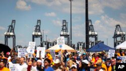 Забастовка портовых рабочих в США прекращена2