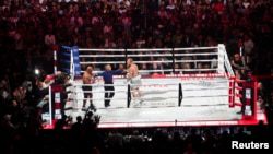 Майк Тайсон проиграл первый с 2005 года поединок Джейку Полу1