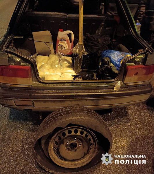 Правоохранители Киева накрыли крупную нарколабораторию: изъято пять тонн запрещенных веществ8
