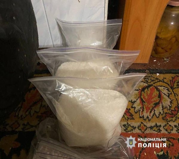 Правоохранители Киева накрыли крупную нарколабораторию: изъято пять тонн запрещенных веществ4