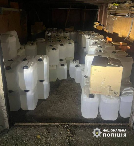 Правоохранители Киева накрыли крупную нарколабораторию: изъято пять тонн запрещенных веществ3