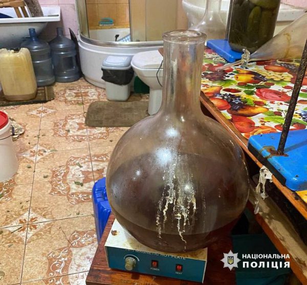 Правоохранители Киева накрыли крупную нарколабораторию: изъято пять тонн запрещенных веществ5