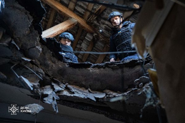 Спасатели изъяли из многоэтажки в Киеве часть российской ракеты1