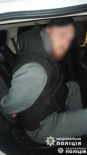 В Киеве пьяный водитель сбил на переходе 14-летнюю девочку и уехал прочь3