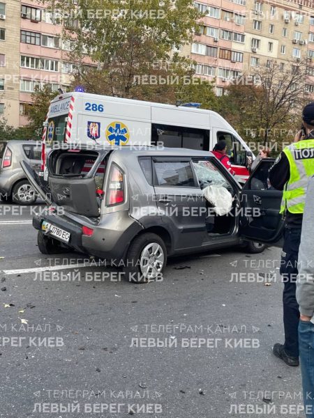 В Киеве произошло ДТП с участием маршрутки и нескольких автомобилей3