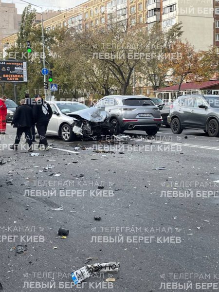 В Киеве произошло ДТП с участием маршрутки и нескольких автомобилей2