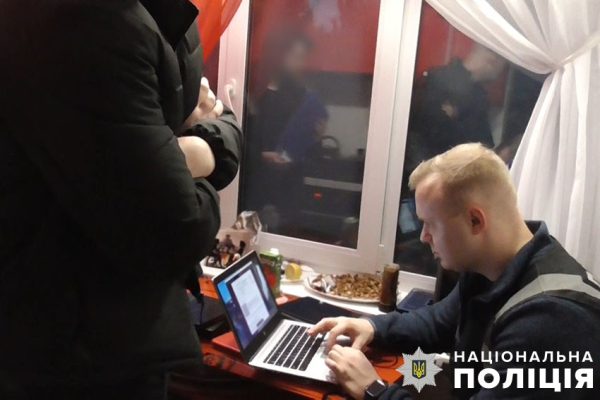 В Киеве разоблачили группу перекупов железнодорожных билетов, им грозит тюрьма3