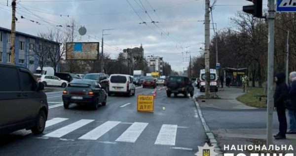 В Киеве водитель внедорожника насмерть сбил женщину